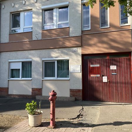Nyil Apartman Wellnes Debreţin Exterior foto