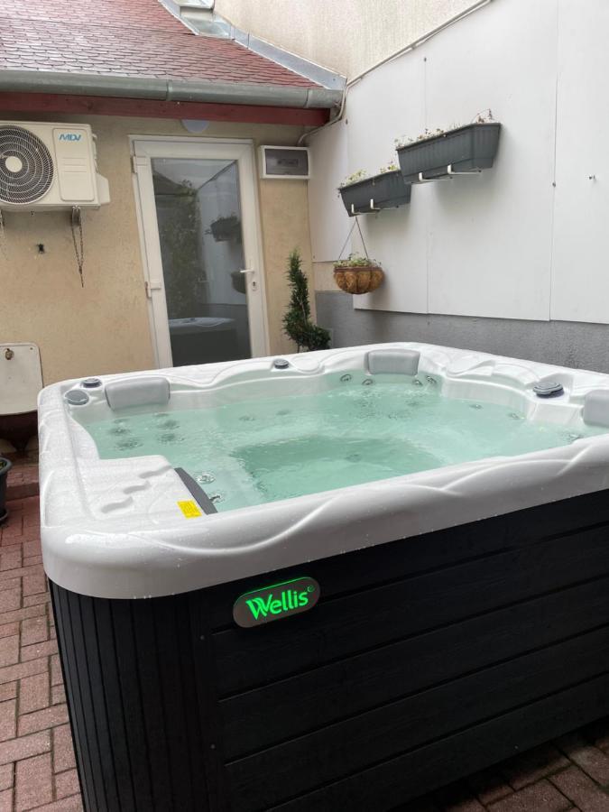 Nyil Apartman Wellnes Debreţin Exterior foto