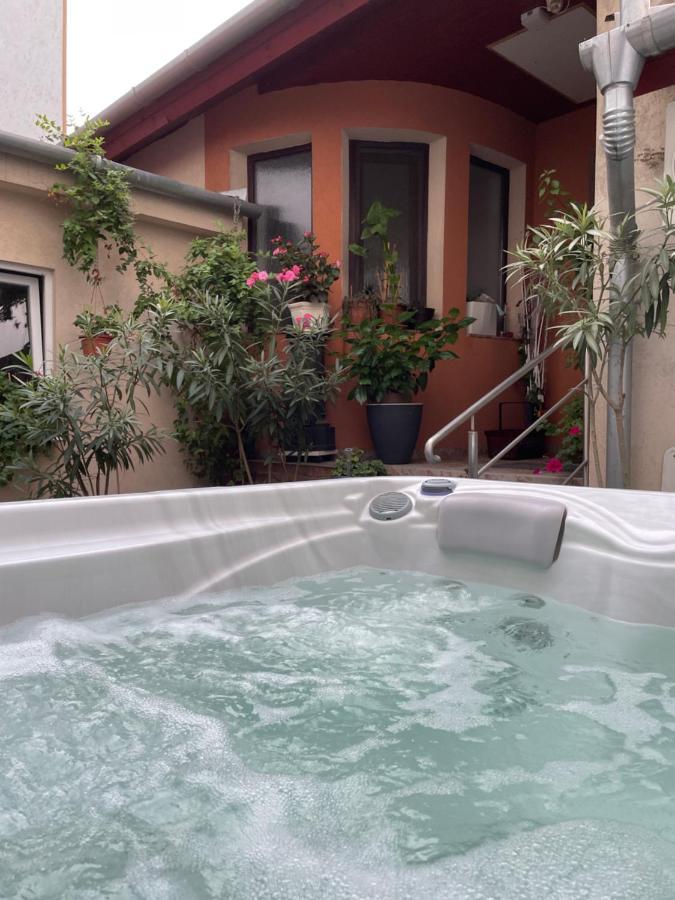 Nyil Apartman Wellnes Debreţin Exterior foto