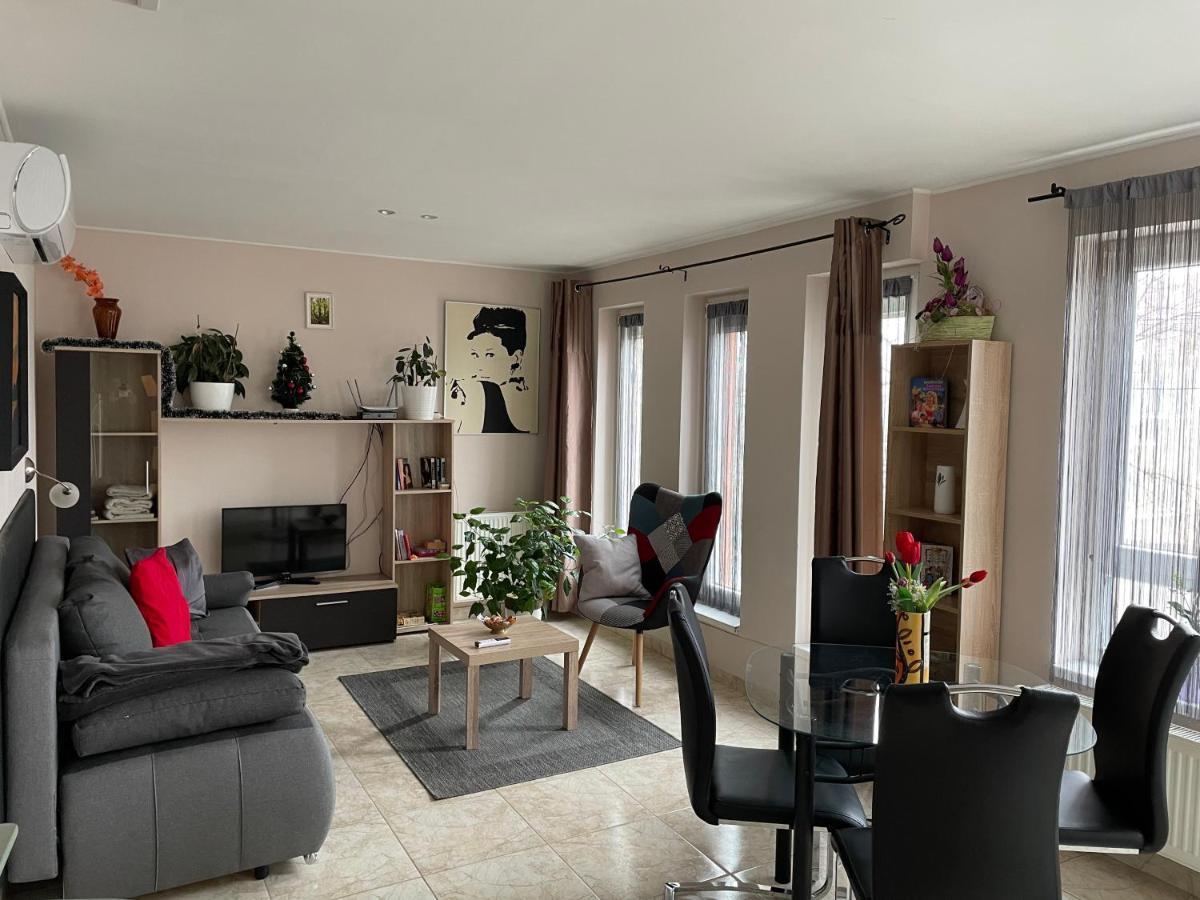 Nyil Apartman Wellnes Debreţin Exterior foto